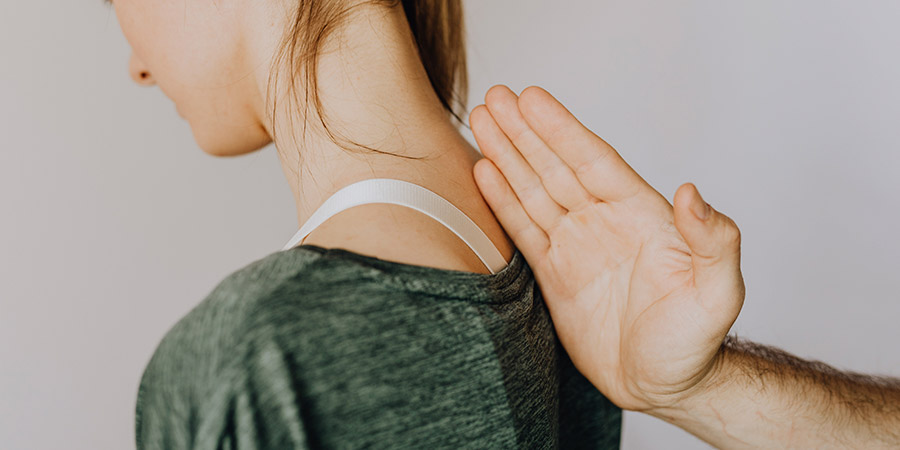 Cuáles son los síntomas de la espondilolistesis