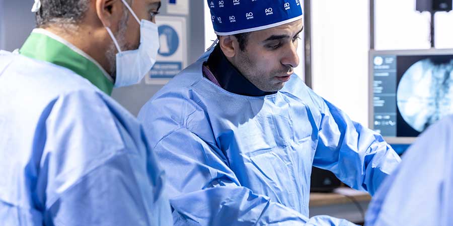 Curso de AO Spine donde participa el Prof. Dr. Elgeadi