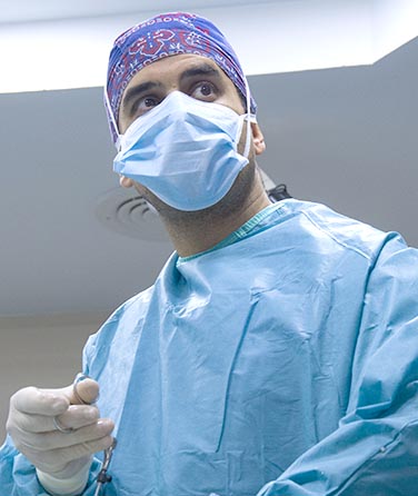 doctor elgeadi especialista en lesiones de la columna vertebral