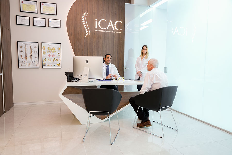 dr prof ghassan elgeadi en consulta ICAC