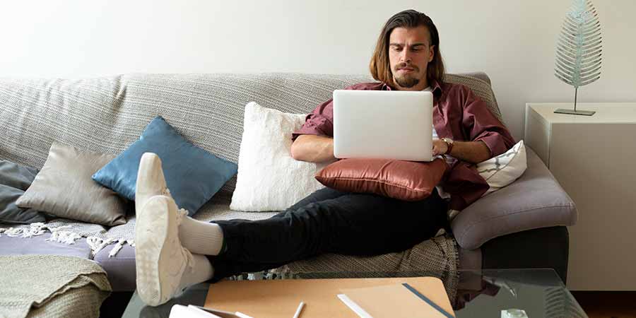 La postura correcta para evitar el dolor de espalda y_o cuello