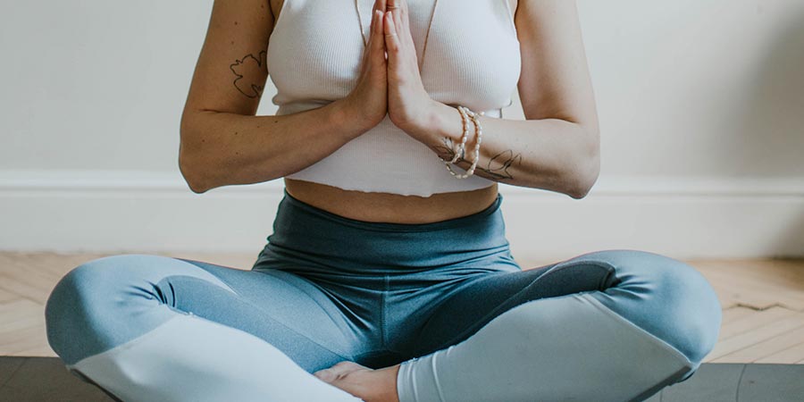 prevenir dolores lumbares con yoga